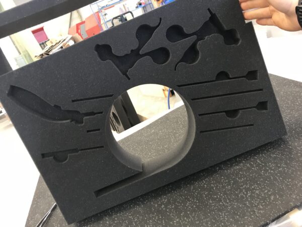 Beispiel wasserstrahlschneiden - Reinwasser auf Resato Wasserstrahlanlage mit Schaumstoff – Bild 1