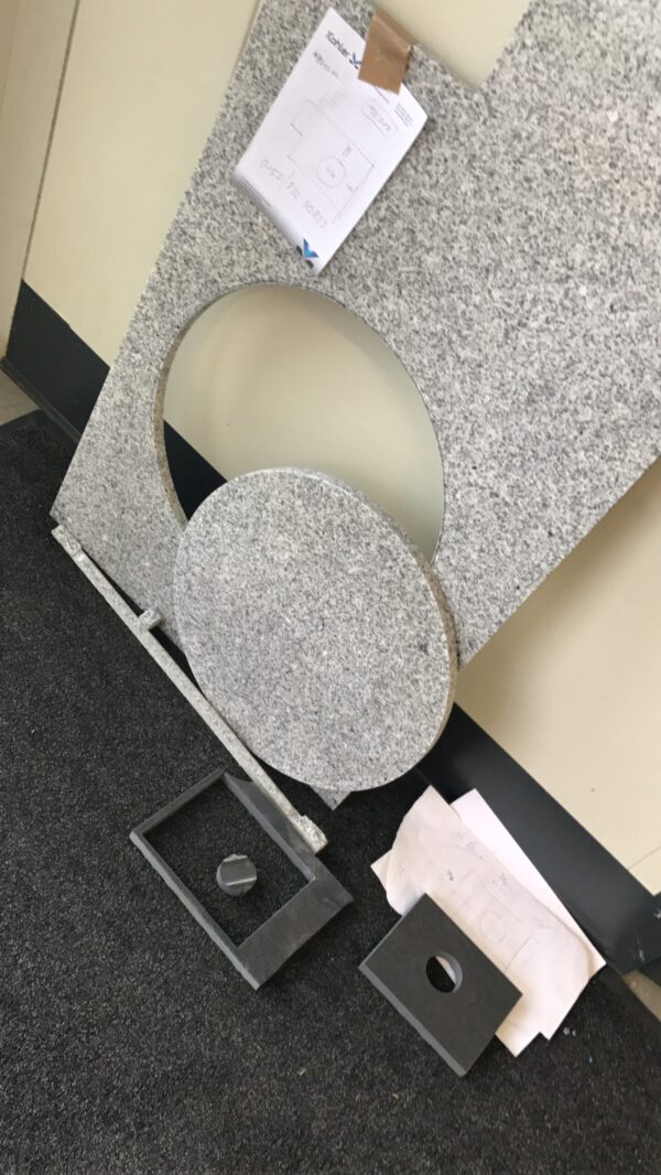 Beispiel wasserstrahlschneiden - abrasiv auf Resato Wasserstrahlanlage mit Granit, Stein – Bild 1