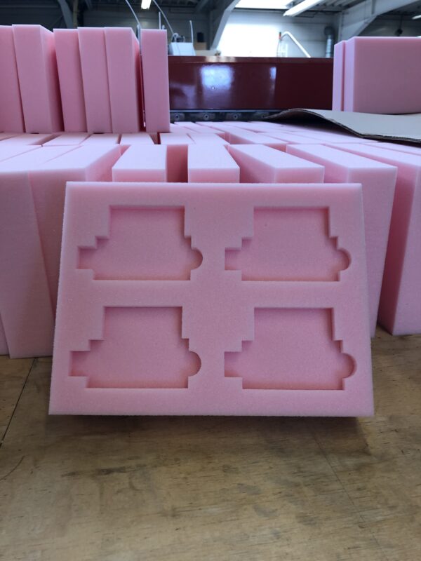 Beispiel wasserstrahlschneiden - Reinwasser auf Resato Wasserstrahlanlage mit Schaumstoff – Bild 1