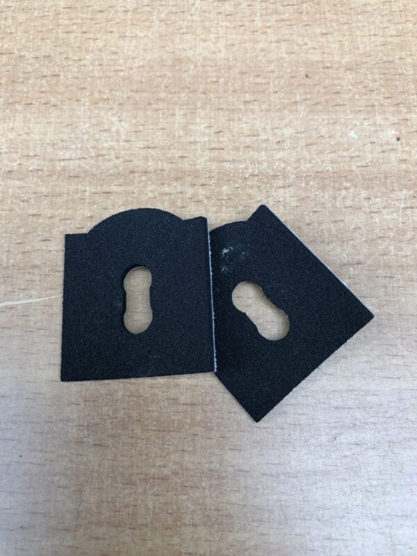 0045 Beispiel wasserstrahlschneiden - Reinwasser auf Resato Wasserstrahlanlage mit Schaumstoff mit einseitiger Klebefolie beschichtet – Bild 1