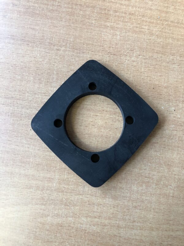 Beispiel wasserstrahlschneiden - Reinwasser auf Resato Wasserstrahlanlage mit Gummi – Bild 1