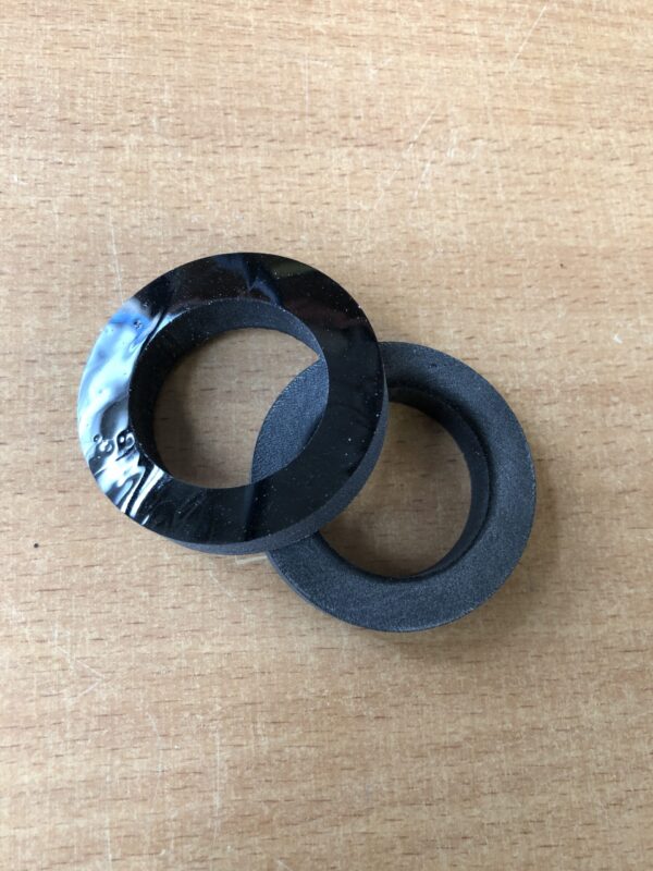 Beispiel wasserstrahlschneiden - Reinwasser auf Resato Wasserstrahlanlage mit Gummi – Bild 1