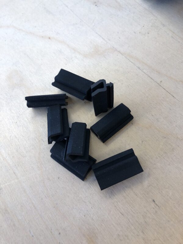 Beispiel wasserstrahlschneiden - Reinwasser auf Resato Wasserstrahlanlage mit Gummi – Bild 1