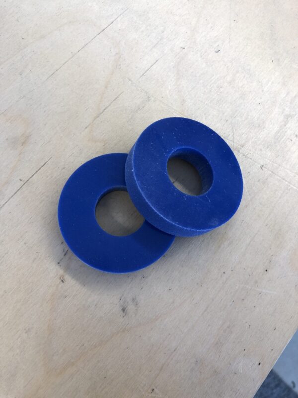 Beispiel wasserstrahlschneiden - Reinwasser auf Resato Wasserstrahlanlage mit Gummi – Bild 1