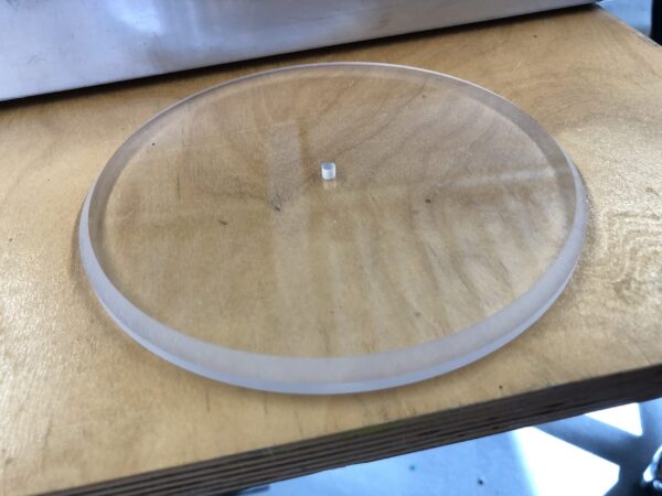 Beispiel fräsen auf BG Cam Fräsmaschine mit Acrylglas (mit Schutzfolie) – Bild 1